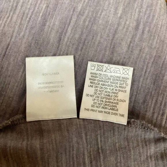 Icebreaker New Zealand Merino Wool Flower Print V-Neck Top - Picture 7 of 9